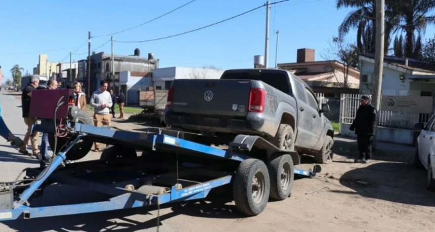 Remueven vehículos abandonados para despejar comisarías de Santa Fe y Santo Tomé