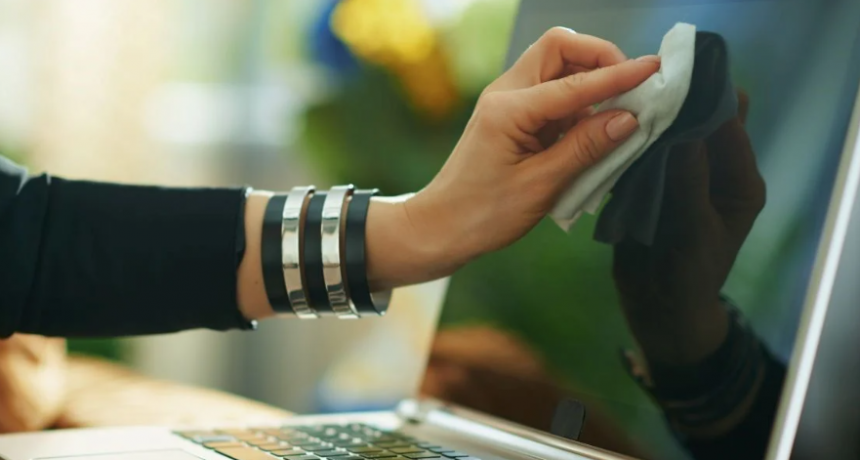 La solución casera ideal para limpiar pantallas de dispositivos electrónicos