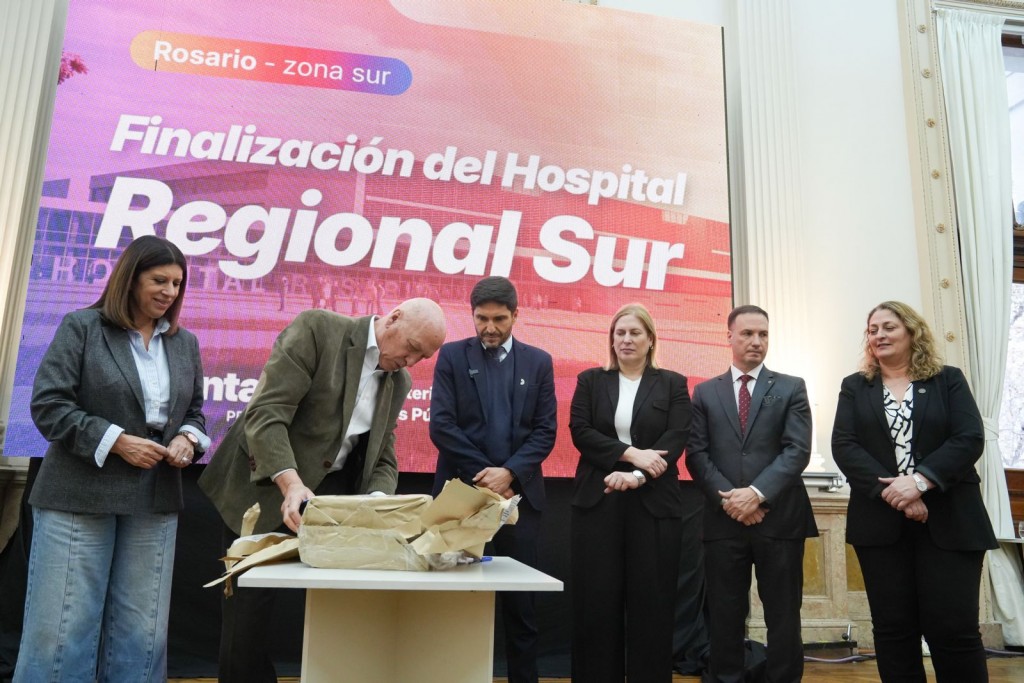 Pullaro: “La salud pública de Santa Fe es un ejemplo en el mundo”