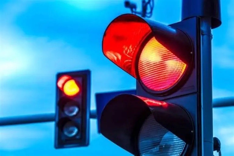 Suben las multas en Santa Fe: cruzar un semáforo en rojo o el exceso de velocidad pueden costar más de un millón de pesos