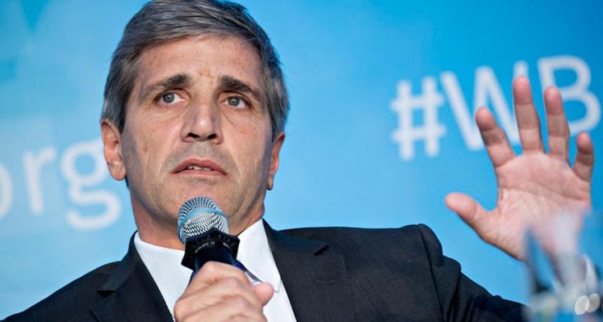 Luis Caputo criticó al Congreso y pidió apoyo a empresarios inmobiliarios para impulsar el plan económico