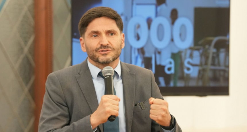 Pullaro firmó convenios para construir 79 aulas en 61 localidades santafesinas