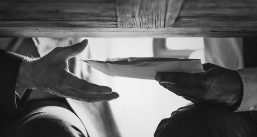 La corrupción se combate con reglas y transparencia, no con cambio de personas