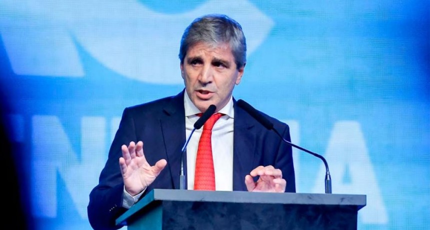 Caputo reconoció que la suba de tasas afecta la economía, pero promete que “la recuperación será rápida”