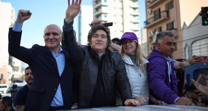 Agredieron la caravana de Milei en Lomas de Zamora