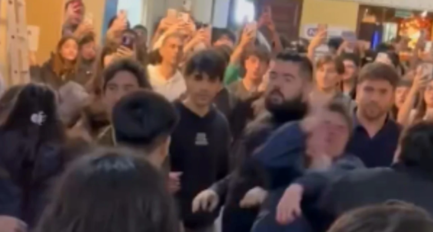 Estudiantes libertarios y peronistas se agarraron a golpes en la Facultad de Derecho de la UBA