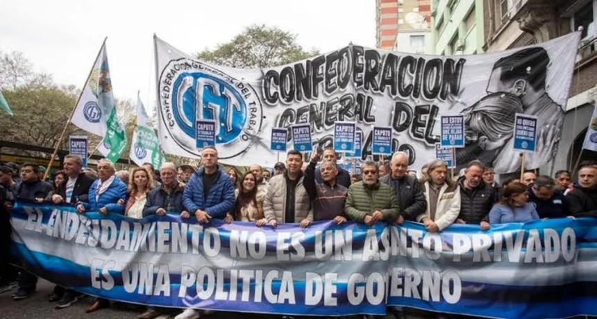 La CGT y las CTA analizan movilizarse ante Trabajo en reclamo de un fuerte aumento del salario m&iacute;nimo