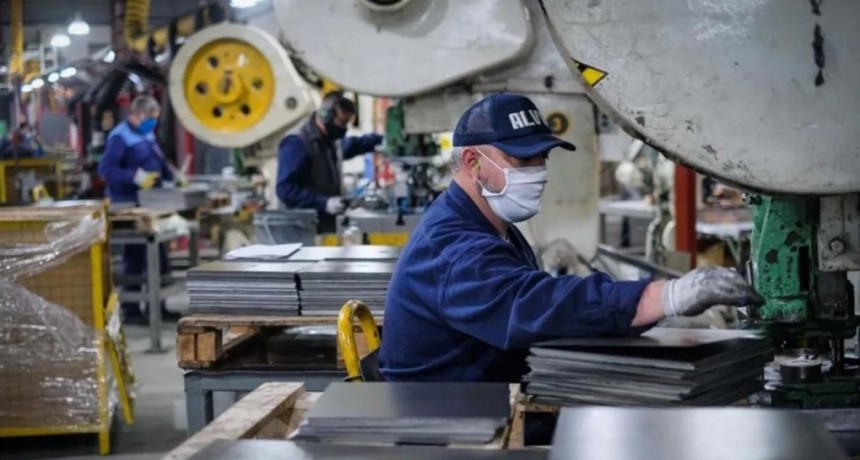 Industria en Santa Fe: qu&eacute; sectores resisten y cu&aacute;les son los m&aacute;s golpeados por la crisis