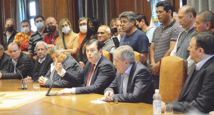 Zamora anunci&oacute; una recomposici&oacute;n salarial de emergencia de $23 mil para los estatales