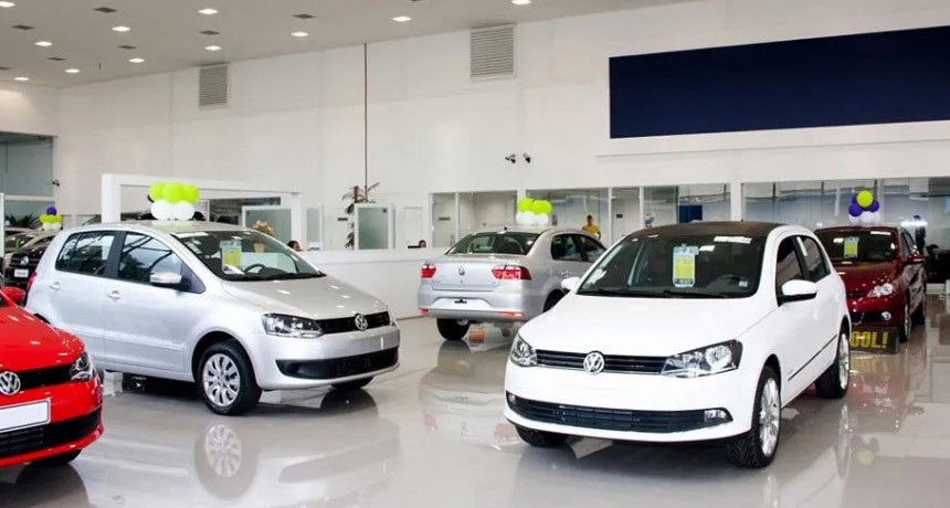 Incertidumbre econ&oacute;mica y poca oferta: cay&oacute; la compraventa de autos usados