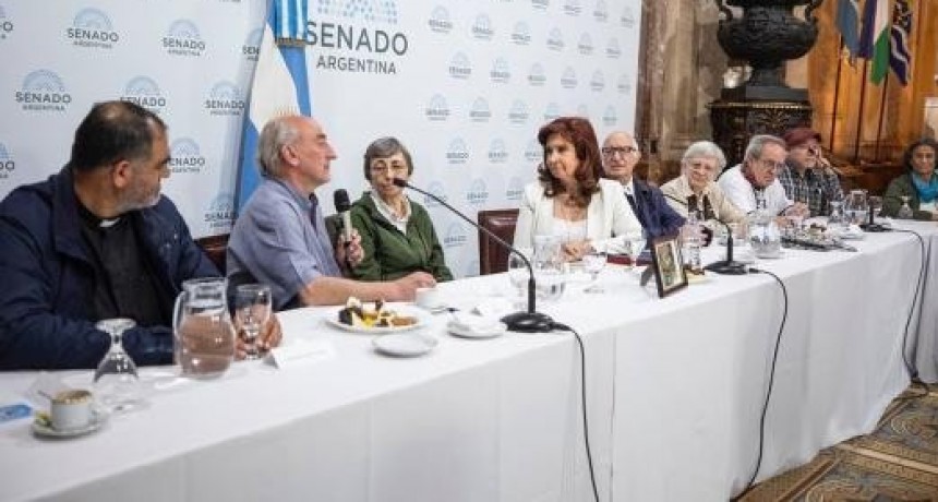 El Padre "Toto" por LT9: "Notamos a una Cristina todav&iacute;a muy conmovida por lo que le pas&oacute;; pero serena y con calidez"