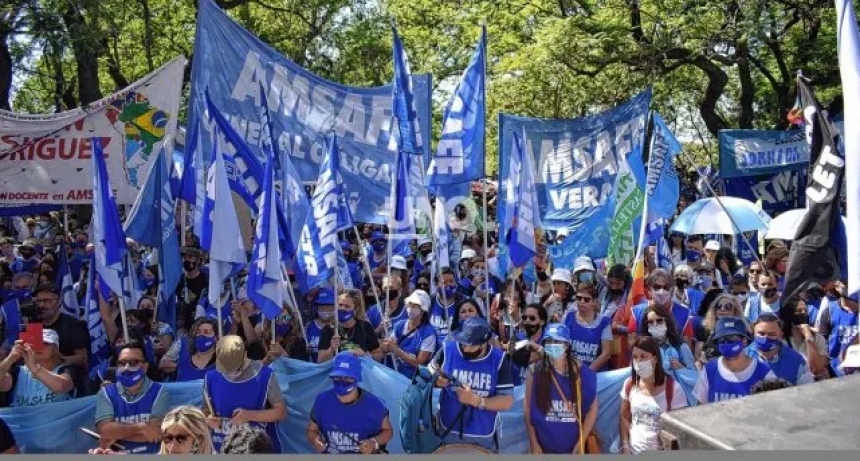 El conflicto docente retumb&oacute; en Diputados y convocan a los ministros Pusineri y Cantero