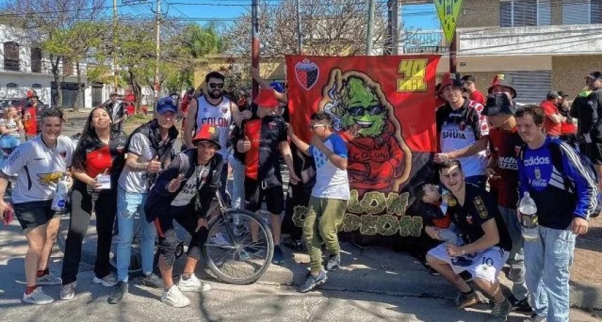 Los hinchas explotaron de furia por este momento de Col&oacute;n