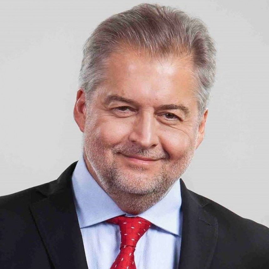 A ra&iacute;z de que se menciona mi nombre en una nota period&iacute;stica con graves acusaciones quiero dirigirme a los santafesinos y santafesinas.