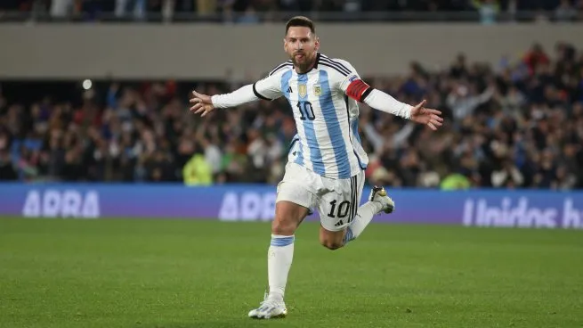 Siempre él: con un golazo de Lionel Messi, Argentina da el primer paso rumbo al Mundial 2026 