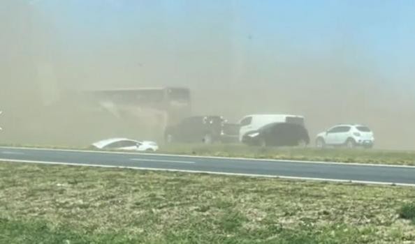 Tormenta de viento provocó un choque que involucró a 40 vehículos en la autopista a Córdoba: un muerto y varios heridos