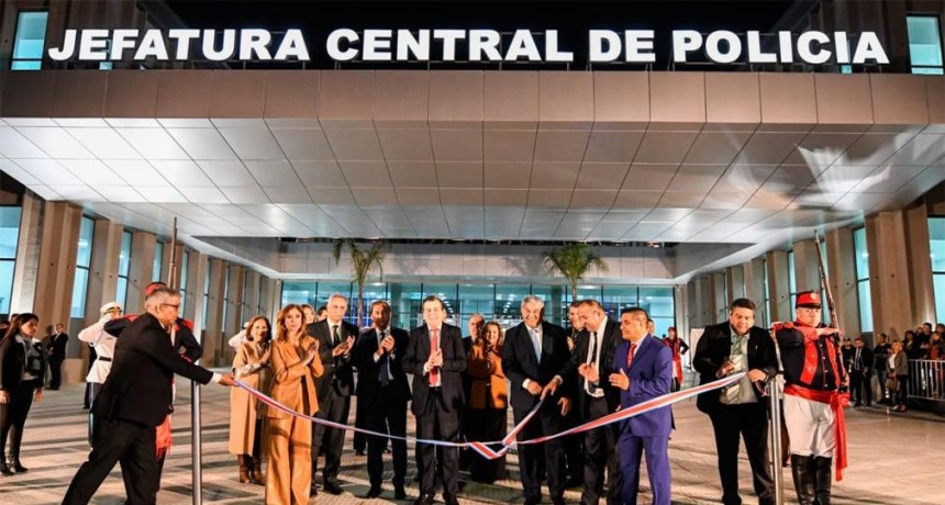 Zamora inauguró el nuevo edificio de la Jefatura Central de la Policía de Santiago del Estero