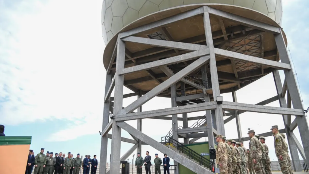 El Ministerio de Defensa le contó a AIRE para qué sirve el radar que instalaron en Tostado