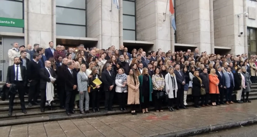 Tras la protesta de jueces y una reunión fallida, la Corte intentará hablar con el gobernador