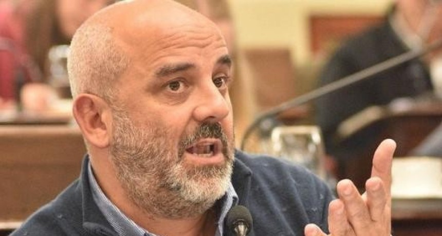 “El déficit de la Caja lo ocasionó la política y la solución es meterle la mano en el bolsillo a los trabajadores”