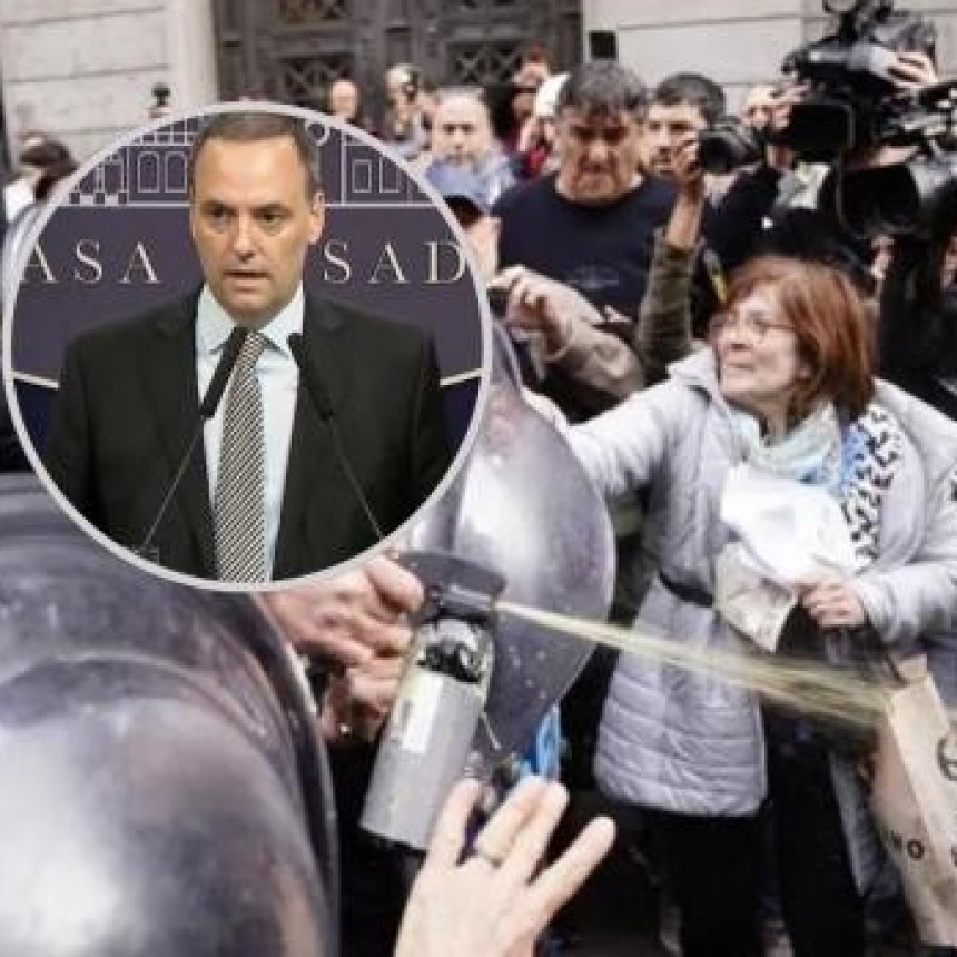 Manuel Adorni: 