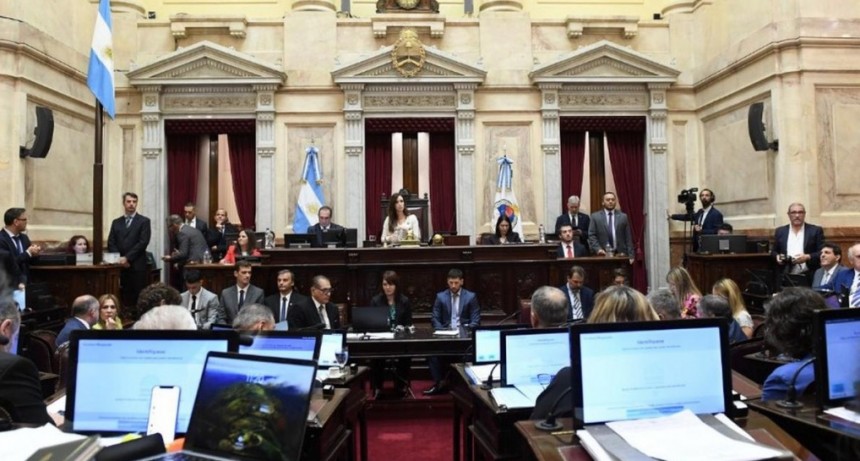 Cuantos asesores tienen los senadores