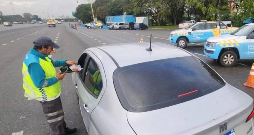Cuál es el trámite que reemplaza a la tarjeta azul y permite que otros manejen