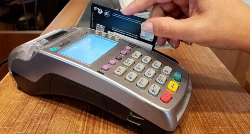 Tarjetas: cuál es el cambio en la forma de pagar que empieza a regir desde hoy