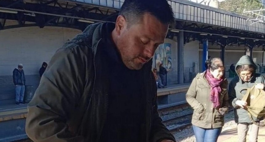 Es economista y abandonó su trabajo para vender café