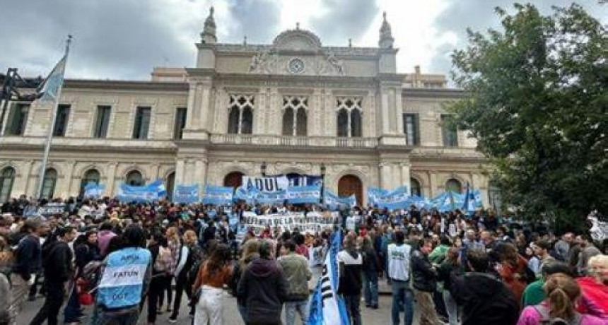La Universidad Nacional del Litoral se adhirió a la marcha del 2 de octubre