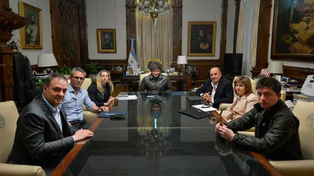 Tras vetar la ley universitaria, el Gobierno endurece su postura y va por el Garrahan y los ATN