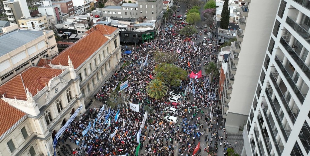 Marcha y acto en Santa Fe: la comunidad universitaria celebró el rechazo al veto