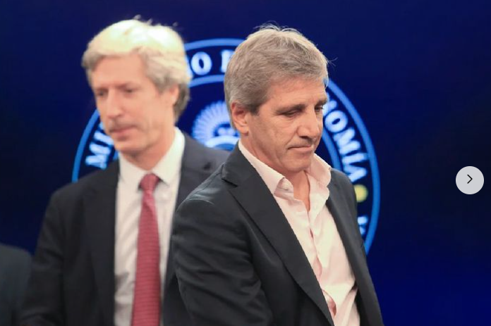 El BCRA volvió a intervenir con US$ 379 millones, pero el dólar trepó a $1.500