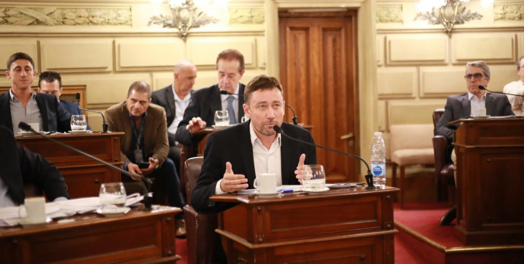 Un senador radical habla de 