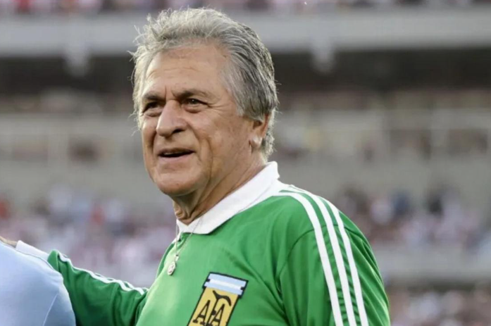 A los 75 años, el Pato Fillol vuelve al colegio para terminar el secundario