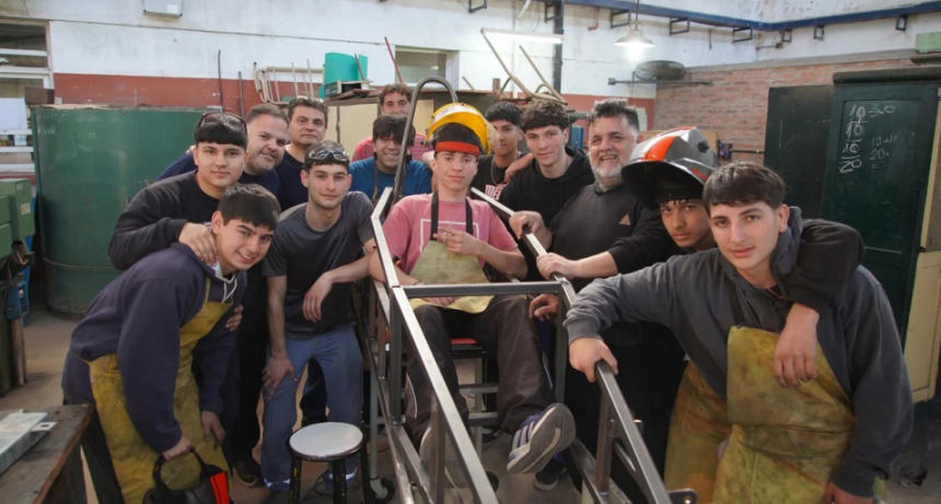 Estudiantes de la escuela Avellaneda buscan cumplir su sueño en el Desafío Eco YPF