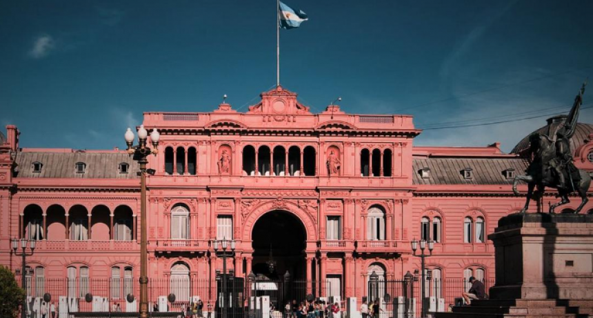 Teléfono, atiendan, ¡Balcarce 50!