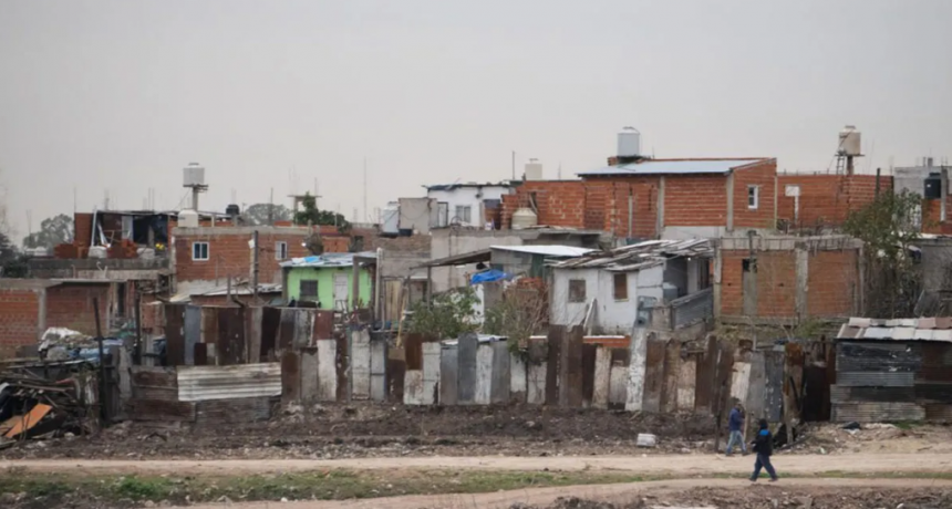 Un informe de la UCA cuestiona los datos sobre pobreza que difundió el Indec: ¿qué dice?