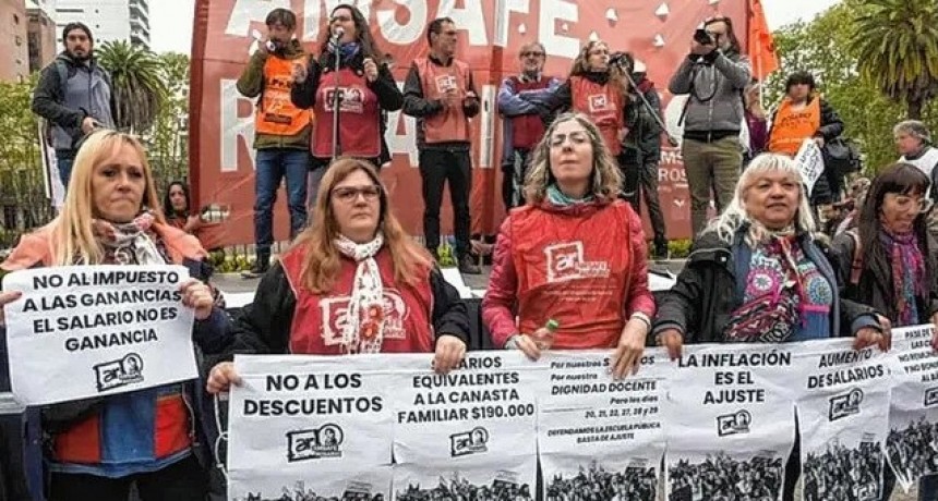 Descuento de los d&iacute;as de paro: en Rosario, Amsaf&eacute; desobliga a los docentes este lunes y se moviliza 