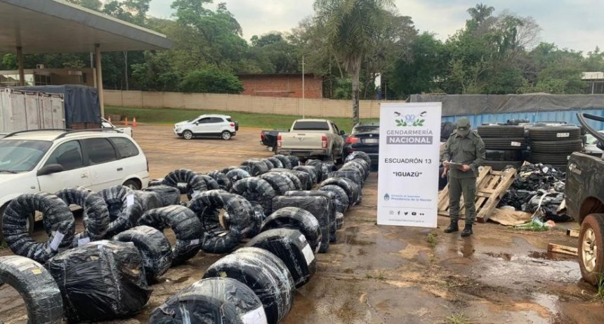 Mas de 300 neum&aacute;ticos fueron secuestrados en transporte ilegal