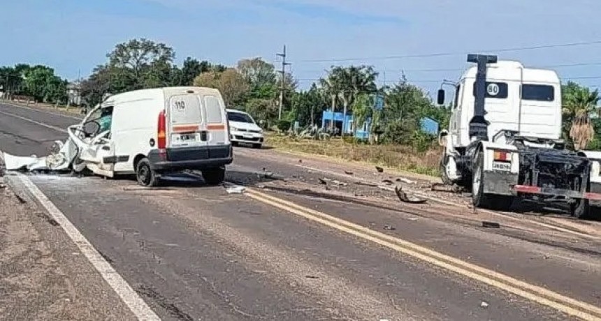 Grave accidente sobre Ruta Nacional 11 entre un cami&oacute;n y un utilitario a la altura Calchaqu&iacute;