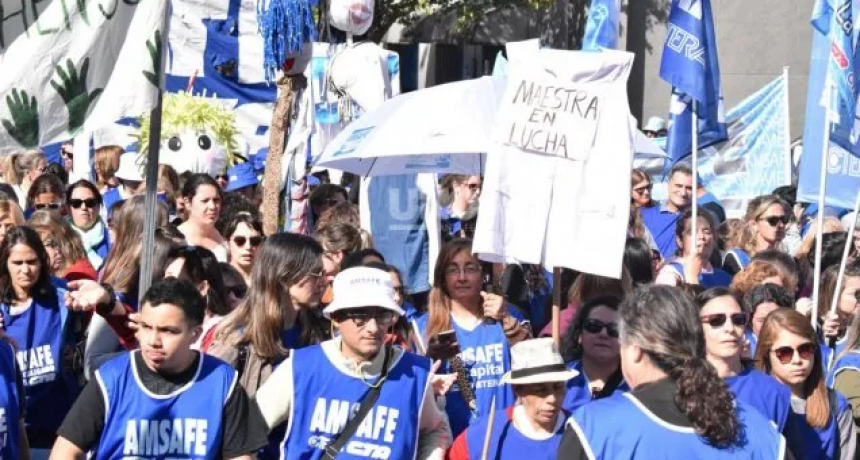 Hicieron efectiva la devoluci&oacute;n de los d&iacute;as de paro descontado a los docentes
