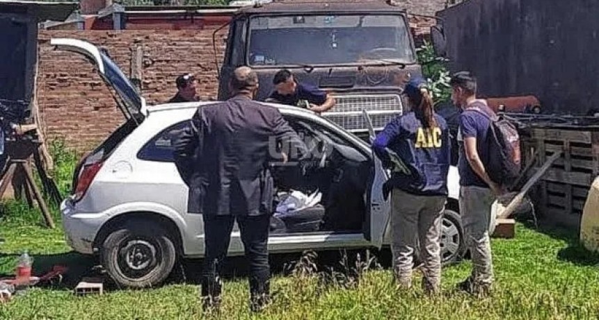 Robo al Pago F&aacute;cil: acusan al polic&iacute;a de cargar el dinero en el auto y retirar a quienes hab&iacute;an ingresado al local