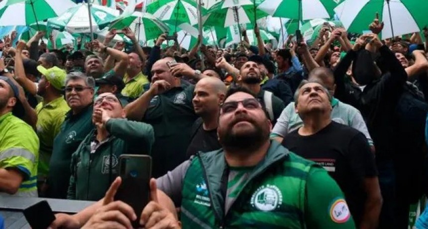 Camioneros acord&oacute; un aumento salarial de 107% y el pago de un bono a fin de a&ntilde;o