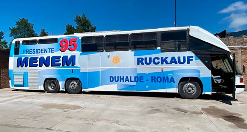 Se vendi&oacute; el &ldquo;Menem&oacute;vil&rdquo;: la cifra millonaria que se pag&oacute; por la casa rodante con la que Carlos Menem hizo campa&ntilde;a para su reelecci&oacute;n