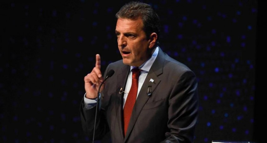 Sergio Massa lanzó advertencias tras la fuerte suba del dólar blue: 