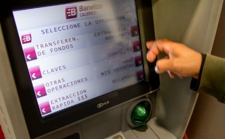 Detectaron una nueva modalidad de estafas en cajeros automáticos en Córdoba