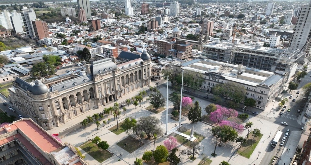 Mientras la Corte resiste el embate, el gobierno acelera sus planes de cambio