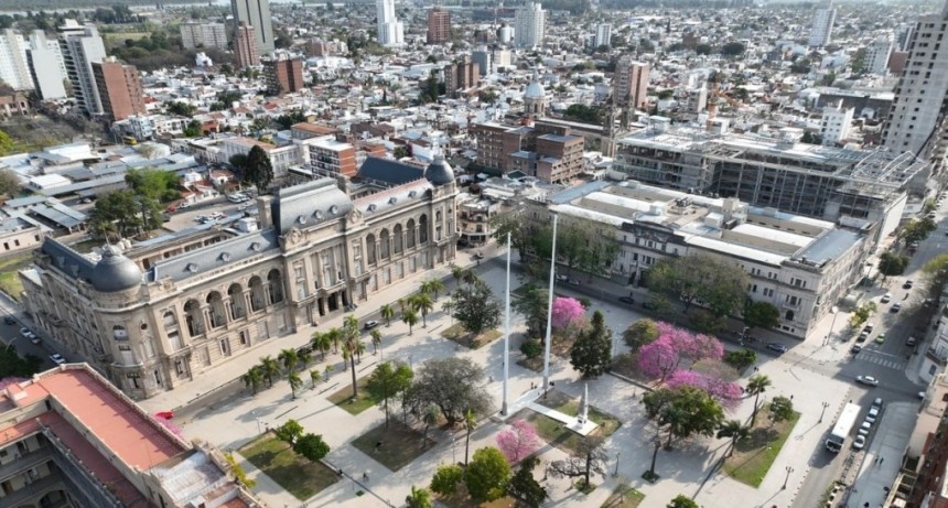 Mientras la Corte resiste el embate, el gobierno acelera sus planes de cambio