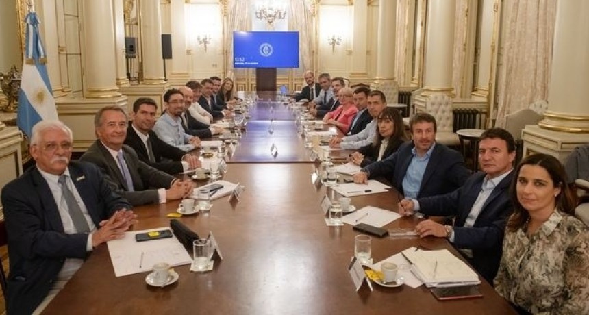 Casa Rosada convocó a radicales a su mesa de negociación y recrudeció interna